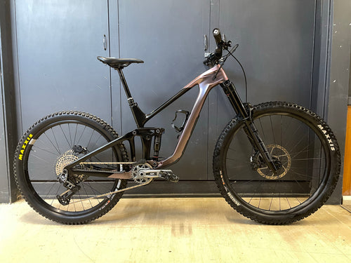 Giant Reign M 6 (Deposit Only)