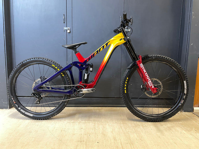 Giant Glory S/M 1 (Deposit Only)